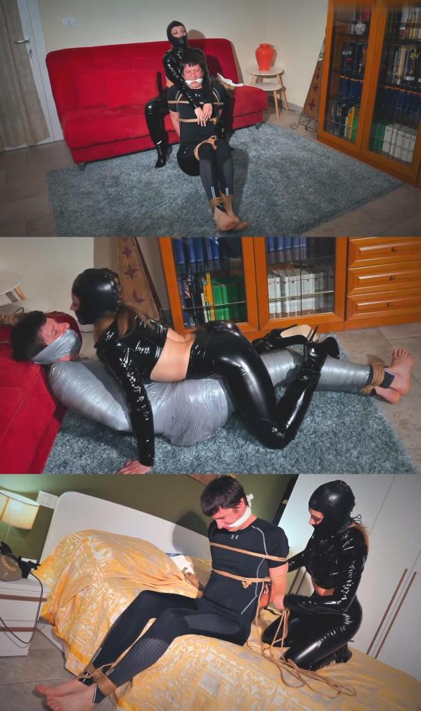 Alba &amp; James - Mistress In The Hood Strikes Again 她本是来找她最钟意的“猎物”的……结果却撞上了在家的詹姆斯（James）。真是来错了地方，也选错了时机。<br><br>“街区女王”（Mistress in the Hood）回来了——而且她已经开始物色下一个目标了！<br><br>她带着那标志性的绳索与胶带包悄然潜回旧地，却发现托尼（Tony）已经把房子卖了。现在这里有了新主人……“街区女王”对这新主人的身份颇感好奇。但更重要的是，她想知道托尼去了哪里。毕竟，他可是她最心仪的“猎物”啊！<br><br>就在这时，她发现了詹姆斯。<br><br>她打了他个措手不及，从背后一把将其制服。詹姆斯还没来得及做出反应，就被她用绳索紧紧捆绑，嘴里也被塞进布团并牢牢系紧。<br><br>将挣扎中的詹姆斯留在卧室后，“街区女王”开始搜查公寓，一心想找到关于托尼新住址的线索。<br><br>但詹姆斯可不会坐以待毙，等着她回来。<br><br>稍作迟疑后，他挣扎着逃出了卧室，缓慢地向公寓出口挪去。他好不容易来到走廊，拼命想要在对方察觉他逃跑之前溜走……<br><br>但为时已晚。<br><br>“街区女王”回来了。<br><br>虽然还没找到关于托尼的线索，但她现在有了新的乐子：詹姆斯。<br><br>她把他带回客厅，先给他戴上一个OTM口球（一种覆盖口鼻的束缚装置），随后拿出了几卷胶带。这一次，光靠绳索已不足够。她开始从头到脚缠绕詹姆斯，逐渐将他裹成了一具“胶带木乃伊”。<br><br>接着，她更换了堵嘴的道具，往他嘴里塞进一块大海绵，并用层层胶带将其牢牢固定。<br><br>“街区女王”尽情享受着折磨这位意外猎物的乐趣。她本是冲着托尼来的……<br><br>……但这一次，落入她手中的却是詹姆斯。She came looking for her favorite victim… but James was home instead. Wrong place, very wrong time.<br><br>Mistress in the Hood is back—and she’s already hunting for her next victim!<br><br>Sneaking around with her infamous bag of ropes and tape, she returns to familiar territory, only to discover that Tony has sold the house. There’s a new owner now… and Mistress in the Hood is very curious to find out who he is. But more importantly, she wants to know where Tony has gone. After all, he’s still her favorite victim!<br><br>That’s when she finds James.<br><br>Catching him completely by surprise, she grabs him from behind and quickly takes control. Before James has much chance to react, she ties him up tightly with ropes and gags him with a cloth tied firmly in place.<br><br>Leaving James struggling in the bedroom, Mistress in the Hood begins searching the apartment, determined to find some clue about Tony’s new address.<br><br>But James isn’t going to simply wait for her to come back.<br><br>After a moment of hesitation, he struggles his way out of the bedroom and slowly makes his way toward the apartment exit. He reaches the corridor, desperately trying to escape before she notices he’s gone…<br><br>Too late.<br><br>Mistress in the Hood is back.<br><br>She still hasn’t found the information she wants about Tony, but now she has something else to keep her entertained: James.<br><br>She takes him back into the living room, where she adds an OTM gag before reaching for several rolls of tape. This time, ropes aren’t enough. She begins wrapping James from head to toe, gradually encasing him in a full tape mummification.<br><br>Then she changes his gag, stuffing a large sponge into his mouth and securing it firmly with layer after layer of tape.<br><br>Mistress in the Hood has plenty of fun with her unexpected new victim. She may have come looking for Tony…<br><br>…but this time, she has James.