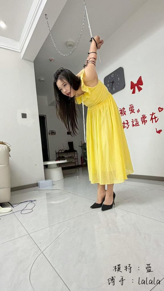 直播回放系列，第五期-点播专场（下），极限反弓直臂驷马+2mm单股细绳五花 <span style='color:#b0b0b0;'>[隐藏文字，购买后可见]</span>内容:这是一期由粉丝点播的直播内容，包含四个极限紧缚造型，（上）扎带直臂并肘反手吊＋扎带鸡翅驷马，（下）单股细绳五花＋极限反弓直臂驷马<br><br>原创作者:模特—蓝，缚手—lalala