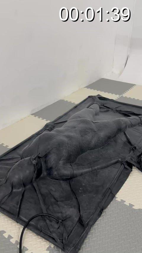 【汐月】小D真空床受难。被堵住气管，震动棒挑逗，浑身上下摸索 汐月工作室接定拍，寄拍。线下约绳，学绳，坐标广东潮汕。招募合作模特，同好。<br>联系qq:3760881736