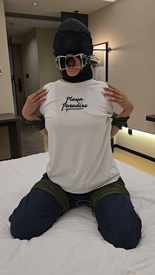 蟹式缚，鸡翅膀缚，绑好让她自己挣扎逃脱，中间还给她挠痒捣乱，胳膊实在无法自己解开，我给她解开时候还不忘挠她几下 蟹式缚，鸡翅膀缚，绑好让她自己挣扎逃脱，中间还给她挠痒捣乱，胳膊实在无法自己解开，我给她解开时候还不忘挠她几下