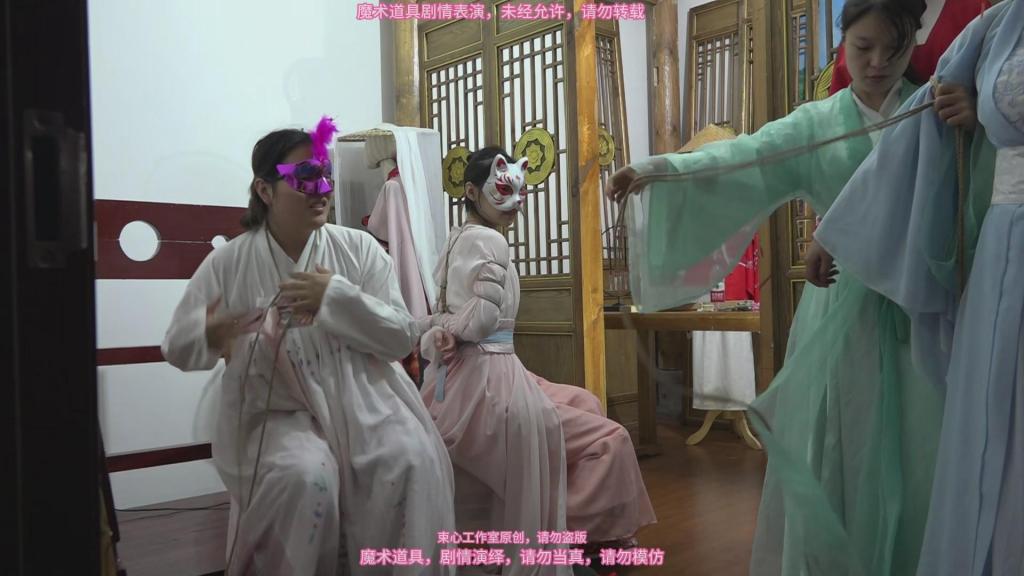 几个大学生古装断案抓捕审讯刑具，捆绑剧情，无厘头简单剧情第一集，横屏版 束心魔术道具工作室，几个大学生古装断案抓捕审讯刑具，捆绑剧情，无厘头简单剧情第一集，横屏版，唯美风格，本工作室摄影技术和剧情拍摄相对一般，无法和专业的摄影师相比，购买本工作室视频请知悉本工作室拍摄的视频短剧内容也许并不专业，本工作室各种古代道具断头台，古装捆绑剧情游戏，金属，木质道具，枷锁，金属站立枷，魔术木笼囚笼拘束架道具审xun椅，各种拷镣等魔术笼子等道具，本工作室秉持，绿色，健康，唯美，解压，为原则，可以体验定拍.            妖狐吧定拍 ，女生加入本工作室  （本工作室只收女生，只收女生，只收女生，很多男生cd问收不收的，我将不再回复！）         qq：3329311459              骗子勿扰，事多者勿扰！！！