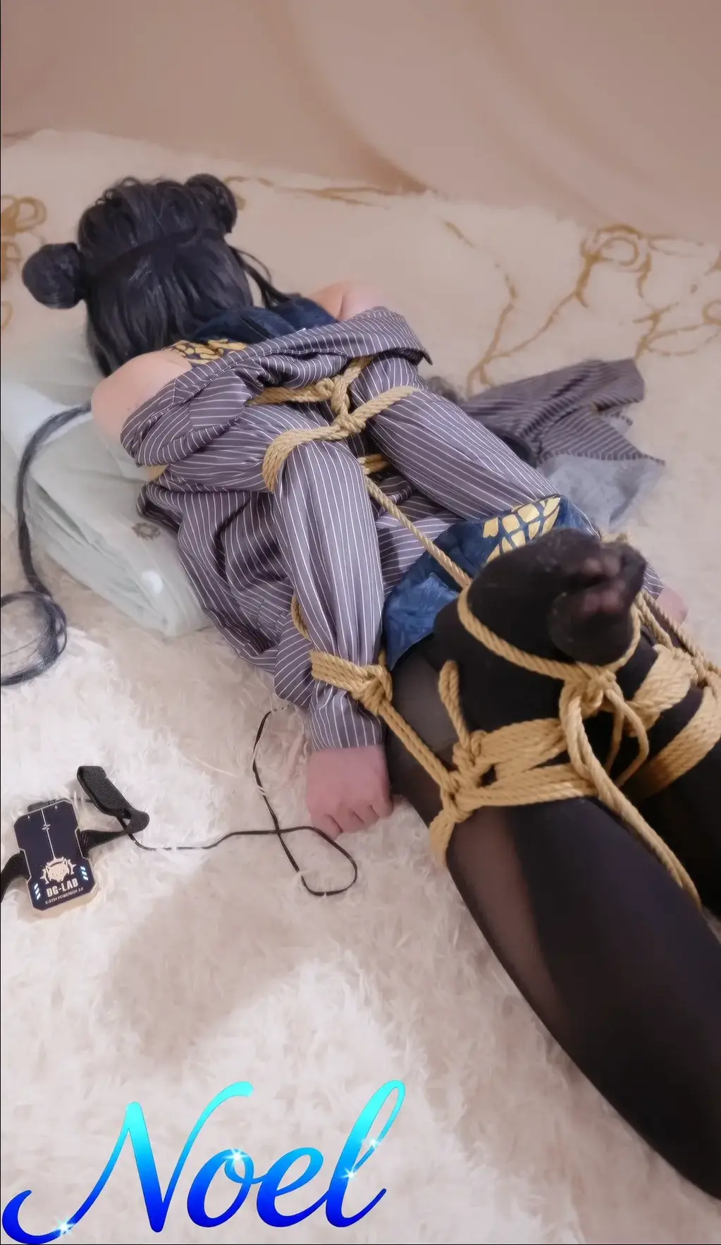 【Noel】Noel-23 妃咲cos 蔚蓝档案、碧蓝档案 直臂驷马+电击+Tk+挣扎+强制gc 老师这么晚叫妾身来只是为了这点小事吗。<br>真是没办法，只好满足一下老师的小癖好了。<br>不过老师能满足一些妾身吗。<br>PS:伪娘<br>1.原创不易，望支持。<br>2.关注我的推@Past_Blank，查看更多内容。<br>3.接cos定拍，4k、独享。<br>4.有兴趣的朋友也可以提供服装以便于视频拍摄<br>解压密码：<span style='color:#b0b0b0;'>[隐藏文字，购买后可见]</span>