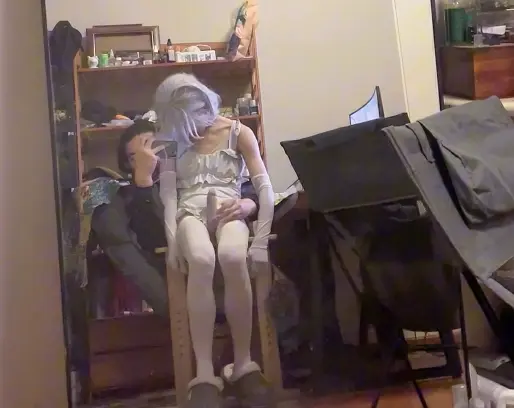 白丝手套加睡衣的可爱小男娘，刚穿上女装就骚的不行，被主人各种玩弄下面的棍子。晚上还要被紧缚捆绑起来抱上床陪睡 我的X：@kilo141Dom  QQ：1084064754<br>欢迎约绳，最好是江浙沪地区的，或者离我近一些的被缚，男女皆可。距离远的话需要报销路费，也接受订拍。<br>素质交流，不摆架子，很好说话。但是无礼且愚蠢的人请自重。<br>