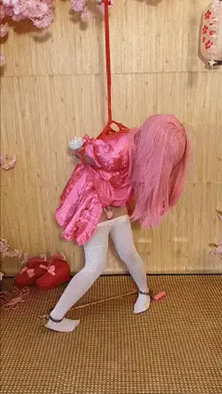 【SS工作室（女）《巴啦啦小魔仙-美雪（3）（预告）》（白裤袜！）】小魔仙美雪的调教地狱~被强制带上性玩具，单腿吊露出私处，半透内裤，分腿棍，啵啵贝，震懂棒刺激，浪叫爽到数次GC！！！ 看几位观众说要看白色的裤袜，所以这一次直接拍了一期裤袜的，还有换裤袜过程哦！喜欢的千万不要错过.<br>本期视频为巴啦啦小魔仙真人版——美雪cos第3期的预告，正片将于周五发布，正片视频价格25钻（首周为22），并且将会发布巴啦啦小魔仙美雪三部的合集！价格为60（首周48）敬请期待，<br>巴啦啦小魔仙真人版——美雪cos<br>目前运营业务:线下约绳体验，线下女s调教，视频定拍，视频购买，原味衣物定制，约稿，<br>附女生服装目前众筹计划:<br>约会大作战-狂三灵装(预计众筹资金600)<br>巴啦啦小魔仙-美琪 美雪 雅雅（预计众筹资金：美琪700.美雪700，雅雅：700)<br>崩坏星穹铁道-大昔涟(预计众筹资金800)<br>绝区零——艾莲乔（预计众筹资金800）<br>崩坏星穹铁道-花火（预计众筹资金800）<br>绝区零-普罗米娅（预计众筹资金1000）<br>初音未来-原皮 兔子洞（预计众筹资金800）<br>女式贞操锁（预计众筹资金500）<br>解压密码：ShiShengGZS