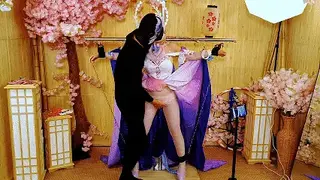 【SS工作室（女）《昔涟受刑之日，来古士的肆意羞辱！（1）（预告）》】十字架上的昔涟，被来古士越来越过分羞辱、刺激、折磨胸部和私处，昔涟耻辱的快感和不服输的决心会摩擦出什么样的火花呢？（正片更精彩！不 本期视频为崩坏星穹铁道—大昔涟第1期的预告，为庆祝国庆，正片将于明日发布。正片视频价格25钻（国庆期间15钻），并且其他视频国庆期间均会打折出售，想要入手的千万不要错过！！！大昔涟本系列目前还有其他视频，敬请期待后续！！！<br>继续保持周更，感谢大家支持！！！<br>	<br>剧情：<br>	 冰冷的锁链交错缠绕，将昔涟牢牢束缚在十字架上。昔涟低垂着头，凌乱的长发遮住脸庞，身上的星芒早已黯淡，只剩零星光屑缓缓飘落。<br>来古士走到她面前，居高临下地俯视着她。他伸手抬起昔涟的下巴，眼中满是毫不掩饰的嘲弄。<br>“这就是你坚持到最后的结果？曾经妄想着改变轮回，如今却变成了这幅样子。”<br>说完，他随手松开她的脸，任昔涟重新垂下头颅。<br>沉重的锁链发出声响，却没有任何挣脱的可能。<br>“那么昔涟小姐，接下来我会让你好好感受，女人的快乐～作为我的作品，你身上的弱点我可是一清二楚，这里……还有这里……哈哈哈！”<br>来古士一边抚摸过昔涟丰满的乳房和双腿之间的小穴，一边亲密的凑到昔涟耳边说着。<br>每次抚摸过敏感部位，昔涟就会猛的颤抖一下。<br>“没错，就是这么敏感的样子，我会让你好好享受的，昔涟小姐～”<br>内容玩法预览：<br>	虐胸胸，将手伸入衣服内揉搓乳头，跳蛋刺激胸部，强制分腿，单腿吊被迫耻辱露出私处，剪开裤袜，强迫脸贴脸 吮吸私处羞辱，跳蛋、震动棒、啵啵贝强度层层递进折磨到娇喘连连~<br>附女生服装目前众筹计划:<br>约会大作战-狂三灵装(预计众筹资金600)<br>巴啦啦小魔仙-美琪 美雪（完成） 雅雅（预计众筹资金：美琪700.美雪700，雅雅：700)<br>崩坏星穹铁道-大昔涟（完成）(预计众筹资金800)<br>绝区零——艾莲乔（预计众筹资金800）<br>崩坏星穹铁道-花火（预计众筹资金800）<br>绝区零-普罗米娅（预计众筹资金1000）<br>初音未来-原皮 兔子洞（预计众筹资金800）<br>女式贞操锁（预计众筹资金500）<br>感觉以后应该更名小作坊合适点？<br>工作室/小作坊主打各种cosplay视频，致力于拍摄出更多优质的视频。 <br>cos角色：崩坏星穹铁道-大昔涟/德谬歌cos（另外原味胖次和袜子出售，服装也可出售，接定拍，定制原味等，）<br>