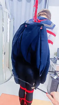 【追风】JK小萝莉被放置调教+电击+呼吸控制+SP 小南娘被虐得一边挣扎一边流泪，今天你逃不掉咯，乖乖的被玩弄吧。<br>坐标：广东  广州   VX：sasa16138  Q：744324232 欢迎同好交流约玩<br>解压密码：windgames