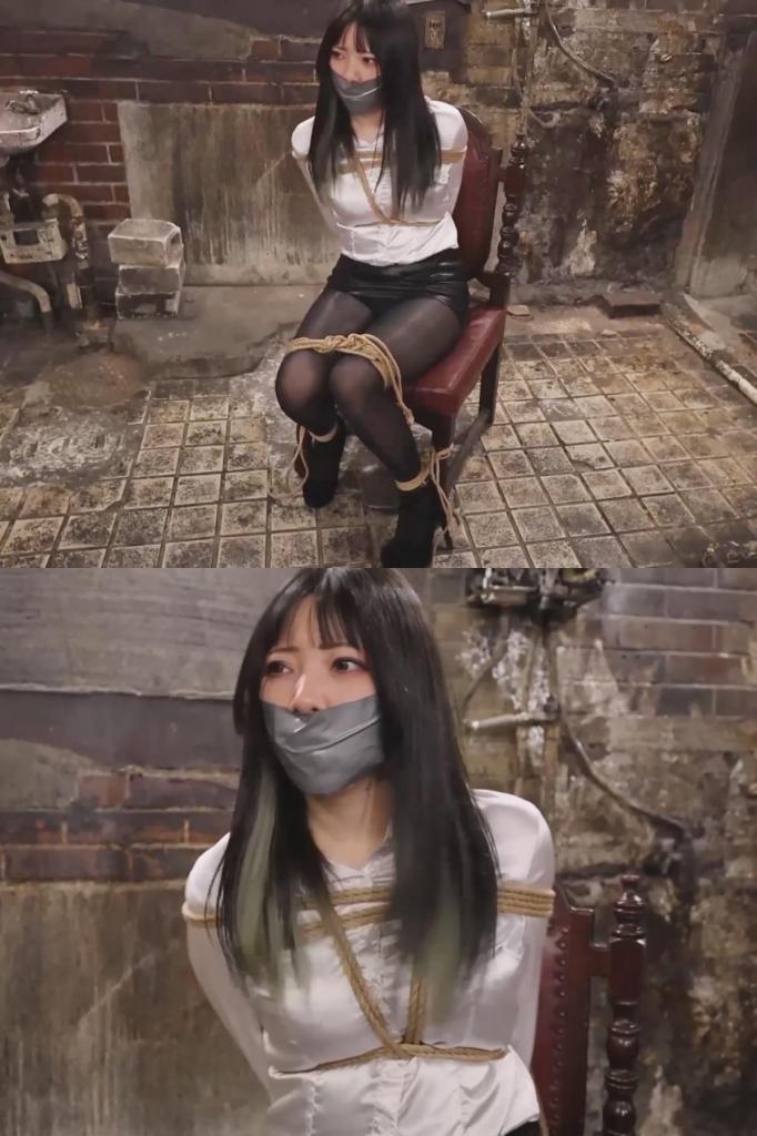 MADE IN JAPAN 51: Special agent Yui betrayed by her own agency, tied up, gagged and humiliated in th MADE IN JAPAN 51: Special agent Yui betrayed by her own agency, tied up, gagged and humiliated in the heart of Tokyo! 远亚结衣（Yui Toare）是一名驻东京的特工，此前一直参与调查日本国内权势显赫的商界人物。某日，她接到上级指令，前往东京郊外的一处废弃建筑进行调查。不料，她竟遭一名女子突袭，被对方捆绑并堵住了嘴！结衣认出了这名女子，这证实了她最担心的事：她效力的机构竟也卷入了那些权势商贾的犯罪勾当，而她此前的调查显然已经触及了不该触碰的禁区。还没来得及追问，她的嘴就被强力胶带死死封住；随后，她被独自留在这座仓库里——浑身遭捆绑、口被封堵，饱受屈辱。Yui Toare is a special agent in Tokyo, who has been involved in the investigation of powerful businessmen in Japan. One day she gets a call from her agency asking her to investigate an abandoned building in the outskirts of Tokyo. There she is surprised by a woman who ties her up and gags her! Yui recognizes the woman and it confirms Yui's worst fears: her own agency is involved in the criminal activity linked to those powerful businessmen, and Yui was investigating way too deep. Before Yui can ask more, she gets tightly gagged with duct tape, then left alone in the warehouse, completely tied, gagged and humiliated!