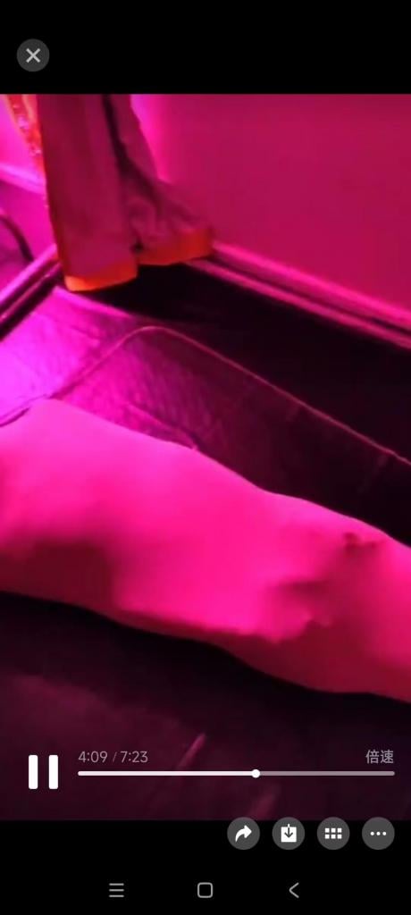 全包窒息只能绝望的蠕动 这是当初定拍的小部分 由于资金有限之拍摄了这么多。大概内容就是一个小贼被抓住后被全包在三层丝袜里 只能绝望的蠕动