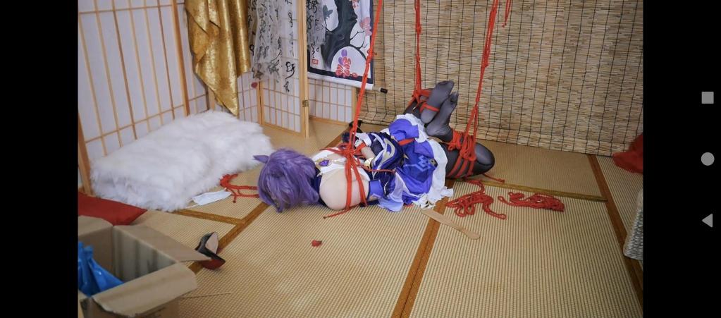 （新手伪娘模特）换上了亚丝娜服装、刻晴服装、B2服装被全身捆绑、口球、调教、电击 （伪娘模特）换上了亚丝娜服装、刻晴服装、被全身捆绑、口球、调教心里丝毫不服气、又换上B2不停的超大电击调教、折磨的娇喘连连<br>      接定拍定制视频、私下体验、详情请加QQ1822818997<br>      工作室建立初期 也可合作、S和M都可短期长期都行，工作室直接互相约玩也行
