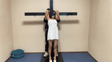 【山鬼工作室】青涩时期的动动高强度挠痒，深喉口塞堵嘴。 【山鬼工作室】青涩时期的动动高强度挠痒，先是十字架固定挠痒，深喉口塞堵嘴。然后带到椅子上分腿固定，带上口球，疯狂挠痒，动动挣扎不开。解压密码sg456.【山鬼工作室】面向全国爱好者开放，本店提供绳艺捆绑模特服务，体验女绳师捆绑服务，体验长时间囚禁服务，绳艺教学培训，绳艺交流会，场地出租，专业麻绳销售，原创视频套图销售，作品私人订制，模特原味丝袜出售等，另外本店招募同好合作伙伴，长期招聘模特。微信:siyao07280612(司瑶）QQ:1077384455（司瑶）