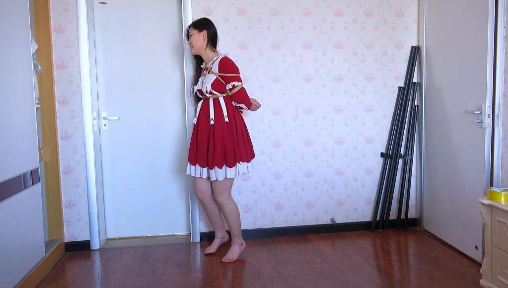 【子衿原创】31016 安安强制踮脚放置 百度下载解压密码：zjsy,子衿工作室向全国绳艺爱好者提供：体验捆绑绳模服务、绳艺作品销售、作品定制、视频网调、原味等，另外本店招募绳模，。<br>订拍请联系QQ：3663605154