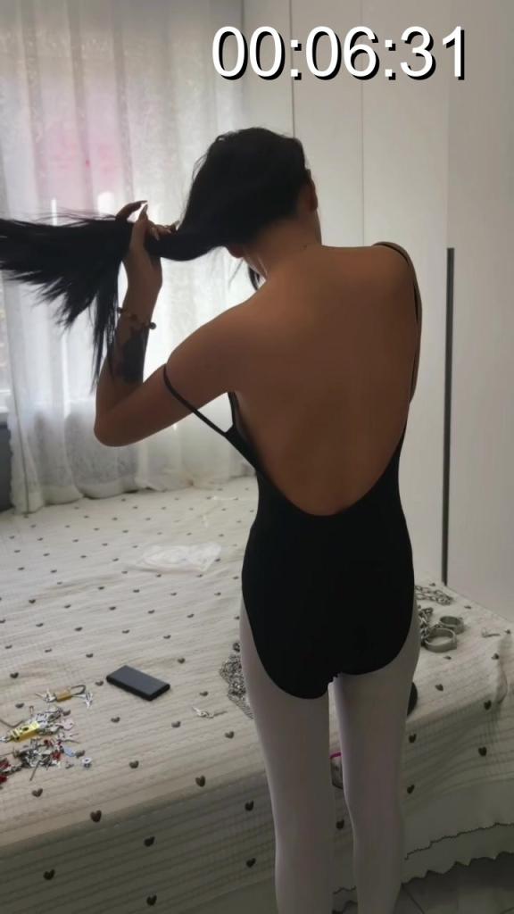 公园外出 妮妮崽工作室可接定拍，定拍QQ∶353811578<br>作者∶妮妮<br>工作室∶妮妮崽工作室<br>道具∶贞操带，手铐，脚镣，跳蛋<br>妮妮崽穿戴贞操带，手铐脚镣外出去公园，没有遮挡，期间还有路人路过，场面一度尴尬，最后妮妮在车里面用跳蛋自慰，娇喘不短，大汗淋淋。